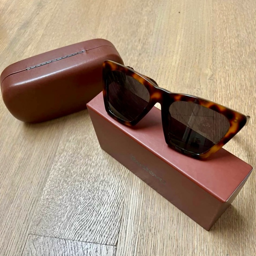 Illesteva Lisbon Sunglasses